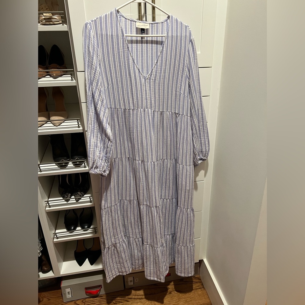 Universal Thread dress with balloon sleeves, size medium
